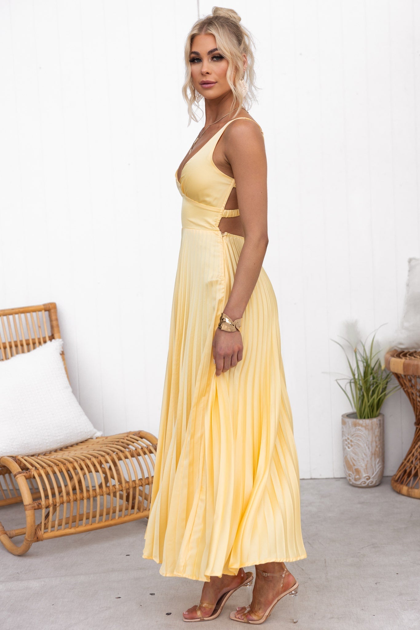 Averra™ | Yellow V-Neck Maxi Dress